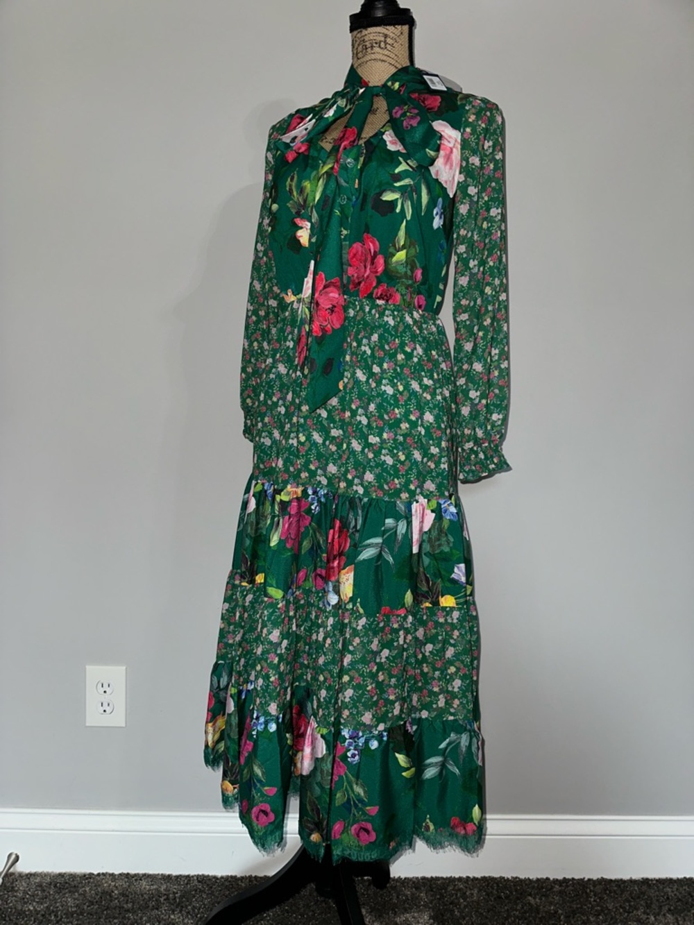 Marchesa Notte Size 0 Green Floral Tie-Neck Long Sleeve Tiered Maxi Dress